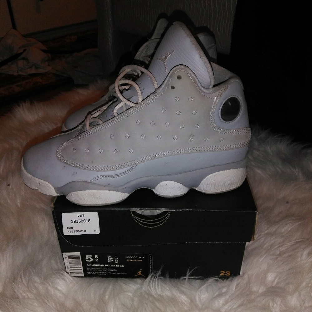 Air jordan retro 13 size 5.5 Y or 7.5 woman